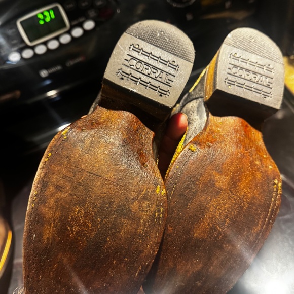 TEEN'S CORRAL CROSS AND WINGS EMBROIDERY SQUARE TOE COWBOY BOOT - Picture 4 of 6